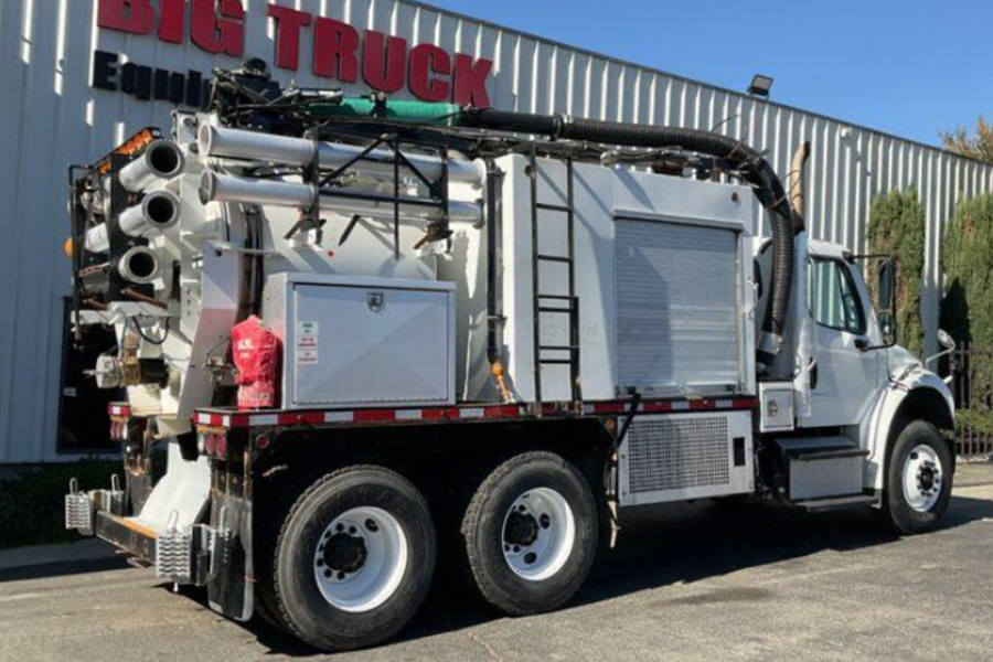 Vacuum truck on the road, reducing operational costs